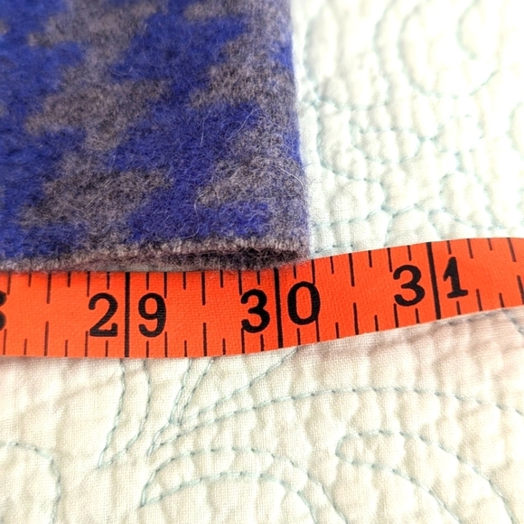 Bloomingdales Blue and Gray Houndstooth 100% Cashmere Scarf - Picture 8 of 14